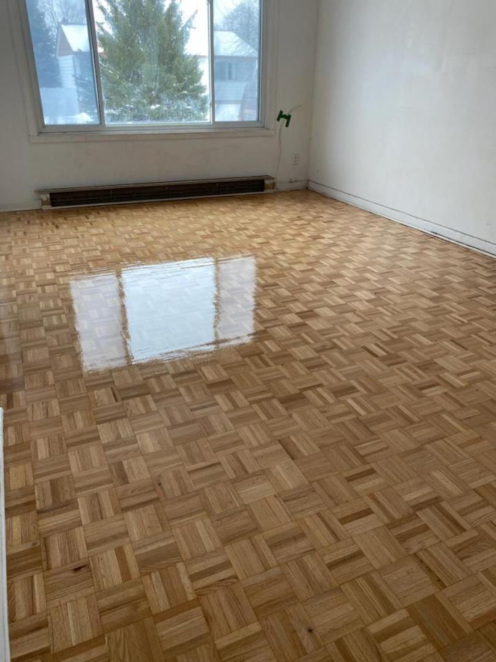 Floor Varnishing in Saint-Jacques
