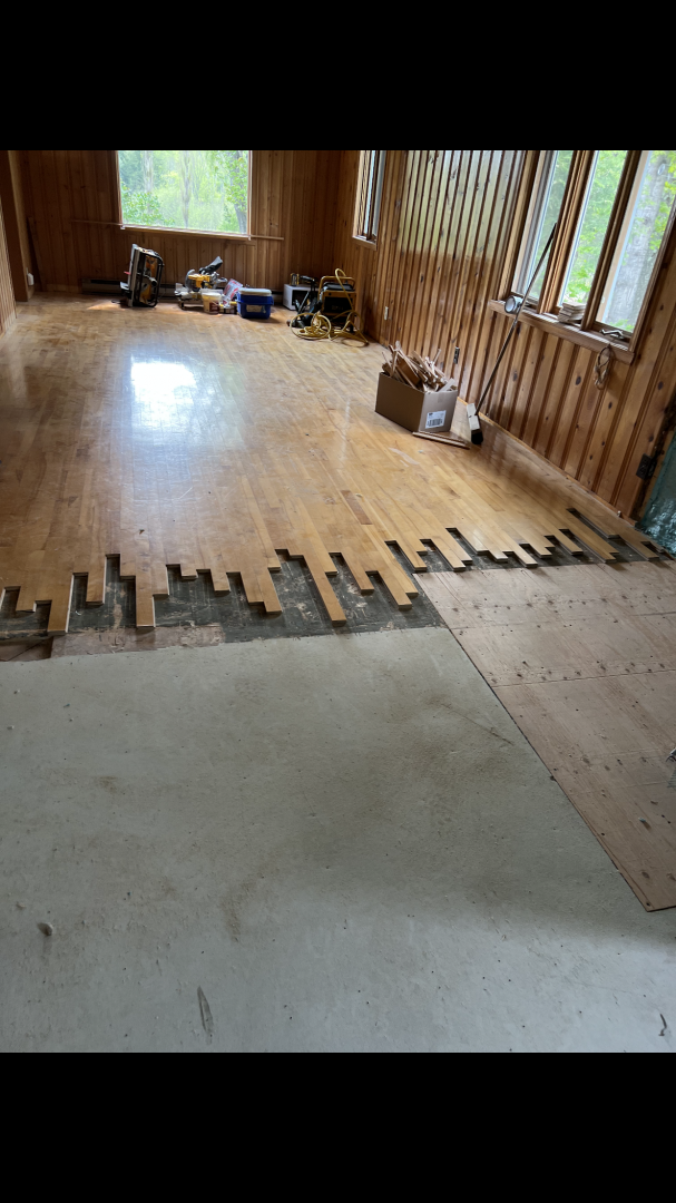 Floor Varnishing in Saint-Jacques